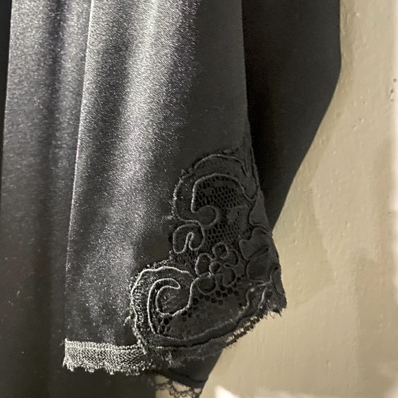 Jones New York black 100% polyester full length robe size XS/S - Picture 5 of 6